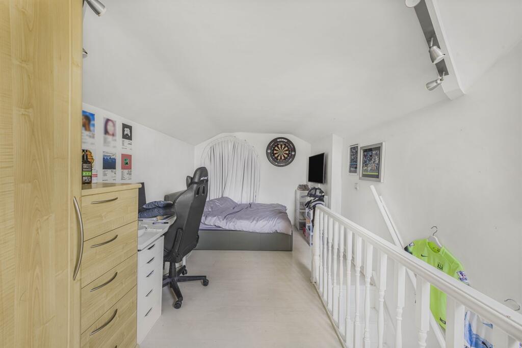 3 bedroom terraced house for sale in Elm Road, Hale, Altrincham, WA15